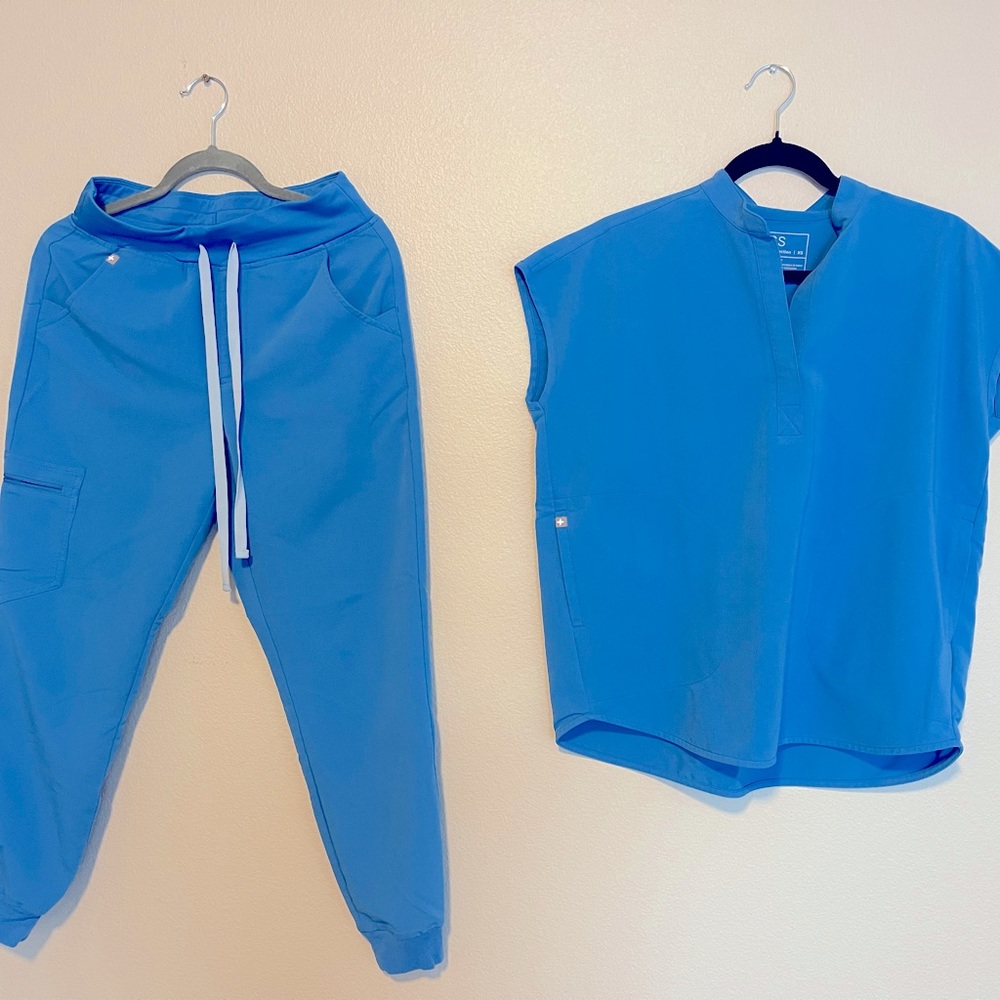 women's Capri Blue Rafaela Top - XS & Zamora High Waisted  Pants - S - Petite